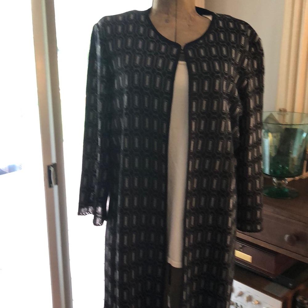 Vintage vibe yet classy silver and black